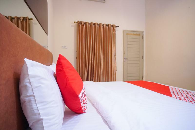 Urbanview Hotel Nugraha Palembang By Reddoorz מראה חיצוני תמונה